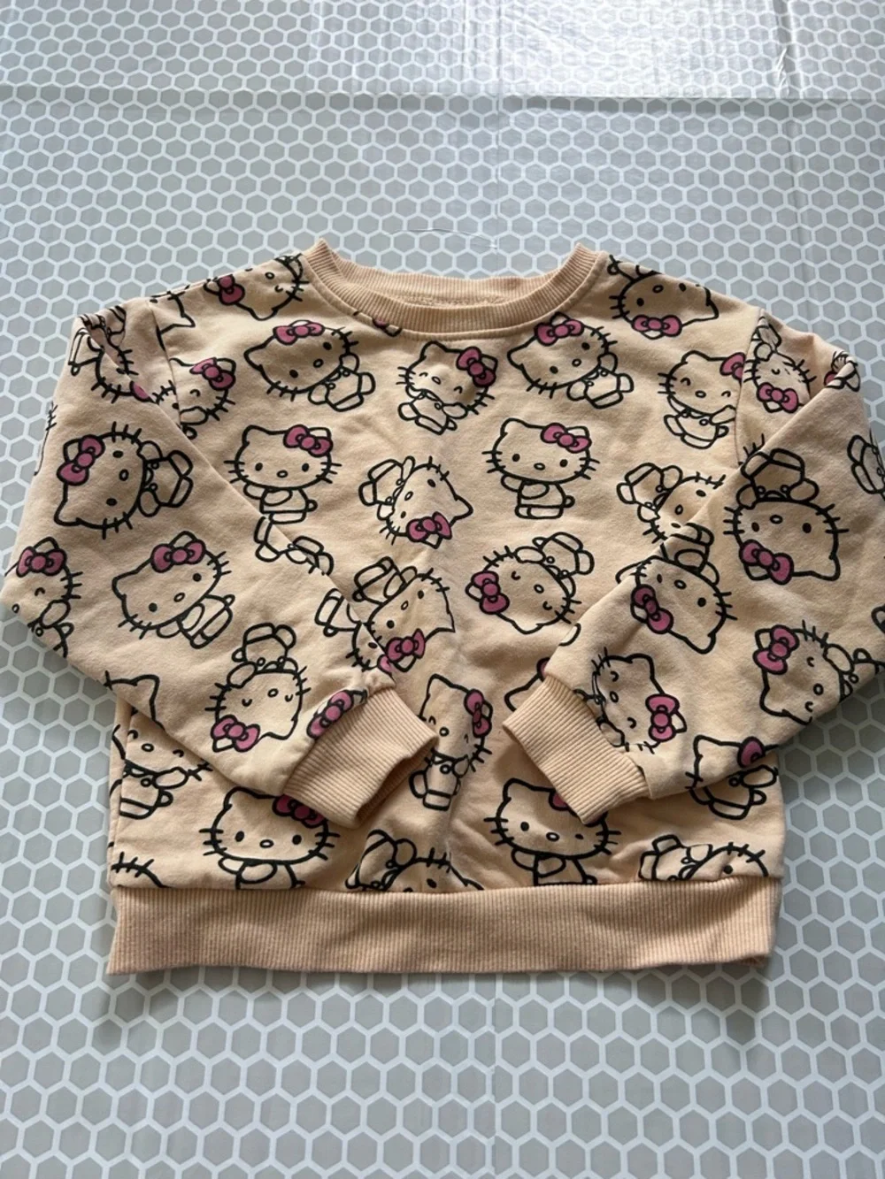 Hello Kitty Beige and Pink Bow Sleep Set. Size 5/6